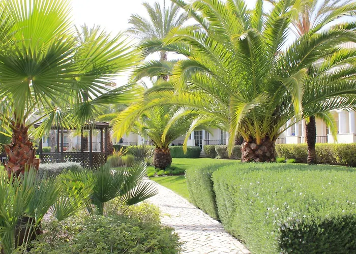 Luxury 3 Bedroom Apartment On Gated Complex