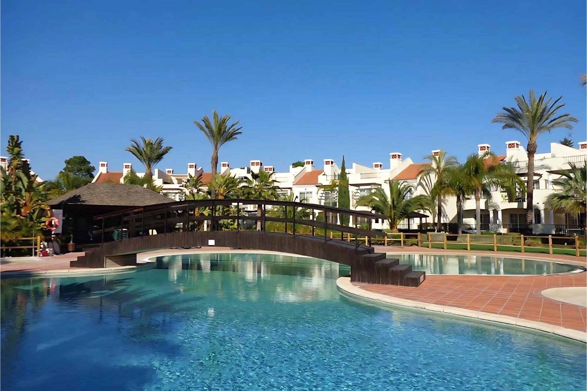 Apartment Luxury 3 Bedroom On Gated Complex Quarteira