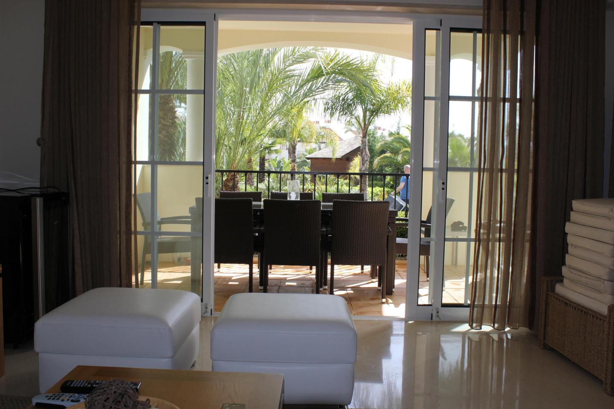 Luxury 3 Bedroom On Gated Complex Apartment *